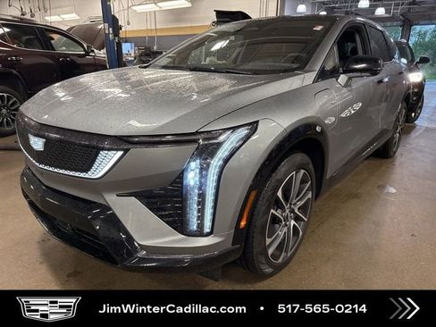 Certified 2025 Cadillac Optiq Sport 2 w/ LPO, Floor Liner Package AWD/4WD image 2