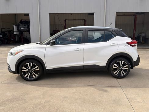 Used 2019 Nissan Kicks SV image 6