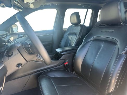 Certified 2022 Jeep Grand Cherokee Overland image 9