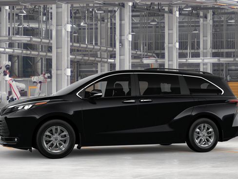 New 2026 Toyota Sienna XLE FWD image 5