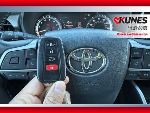 Used 2023 Toyota Highlander LE image 30