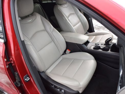 Used 2021 Cadillac XT4 Premium Luxury image 36