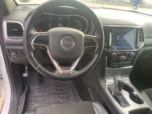 Used 2019 Jeep Grand Cherokee Laredo w/ Laredo X Package image 3