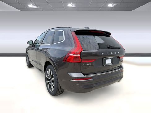 Used 2023 Volvo XC60 B5 Core w/ Climate Package image 3