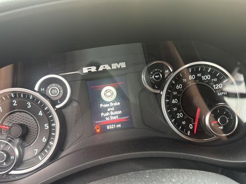 Used 2024 RAM 2500 Tradesman w/ Chrome Appearance Group image 13