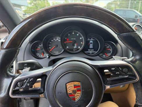 Used 2016 Porsche Cayenne AWD/4WD image 10