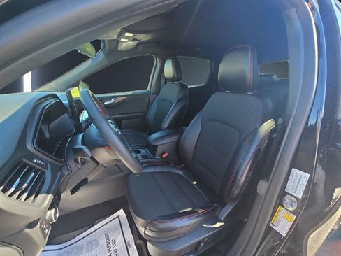 Used 2023 Ford Escape ST-Line w/ Equipment Group 301A FWD image 9