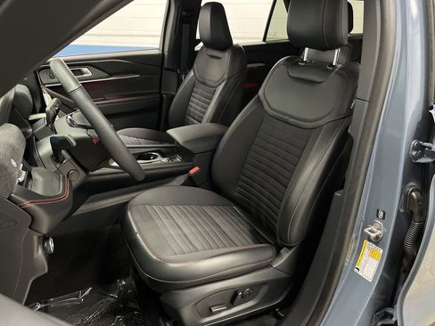 Used 2025 Ford Explorer ST-Line w/ Premium Package image 4