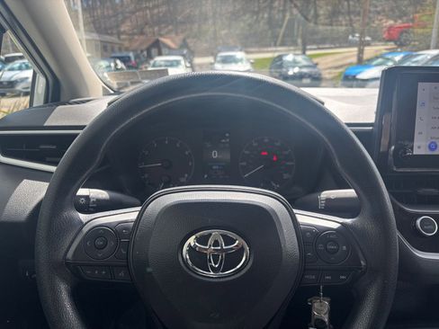 Used 2025 Toyota Corolla LE image 27
