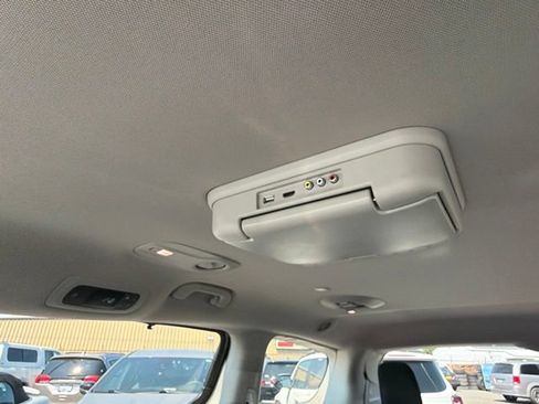 Used 2018 Chrysler Pacifica Touring Plus w/ Tire & Wheel Group FWD image 29