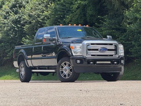 Used 2016 Ford F350 Platinum w/ FX4 Off-Road Package AWD/4WD image 2