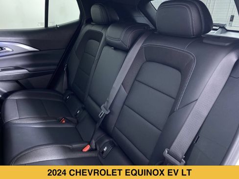 Certified 2024 Chevrolet Equinox EV LT FWD image 12