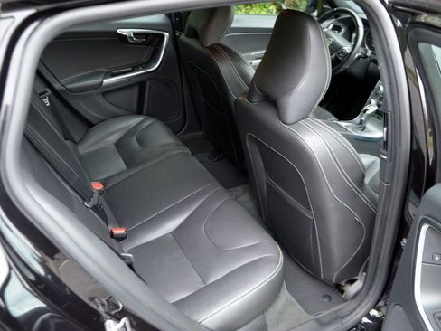 Used 2017 Volvo V60 T5 Dynamic image 19