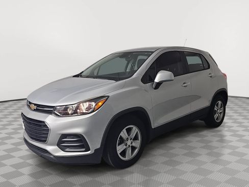 Used 2020 Chevrolet Trax LS FWD image 4