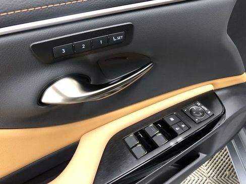 Used 2025 Lexus ES 350 w/ Premium Package image 13