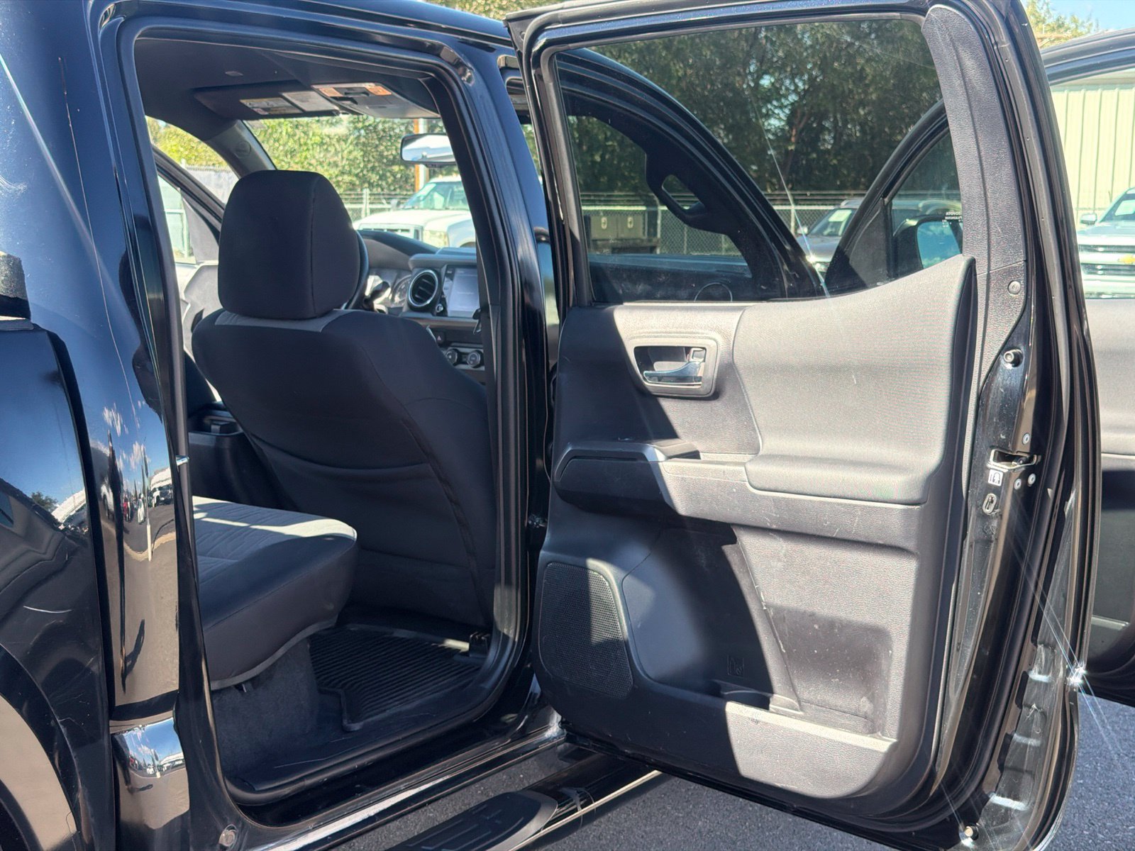 Used 2020 Toyota Tacoma TRD Sport AWD/4WD image 36