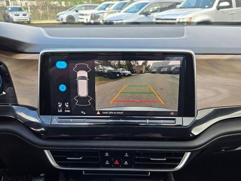 Used 2025 Volkswagen Atlas SE image 19