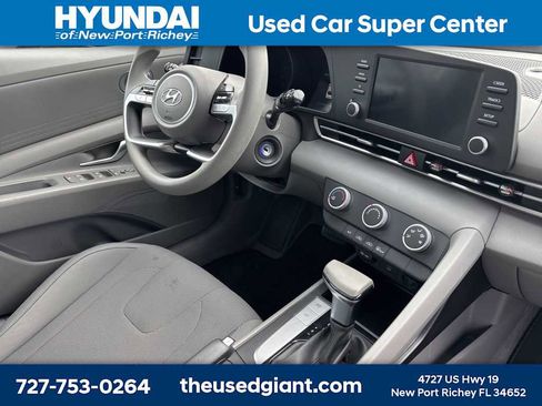 Used 2023 Hyundai Elantra SE w/ Cargo Package image 6