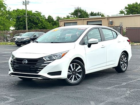 Used 2024 Nissan Versa SV image 2