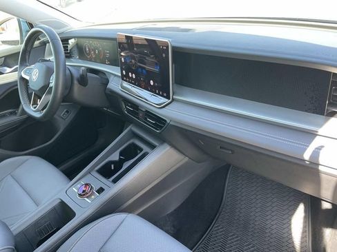 Used 2026 Volkswagen Tiguan SE w/ Panoramic Sunroof Package FWD image 29