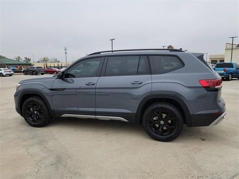 New 2026 Volkswagen Atlas Peak Edition image 7