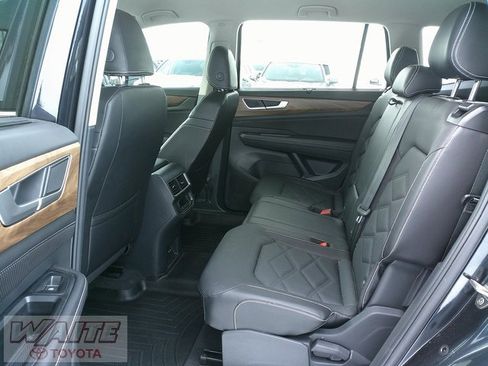 Used 2024 Volkswagen Atlas SE image 22