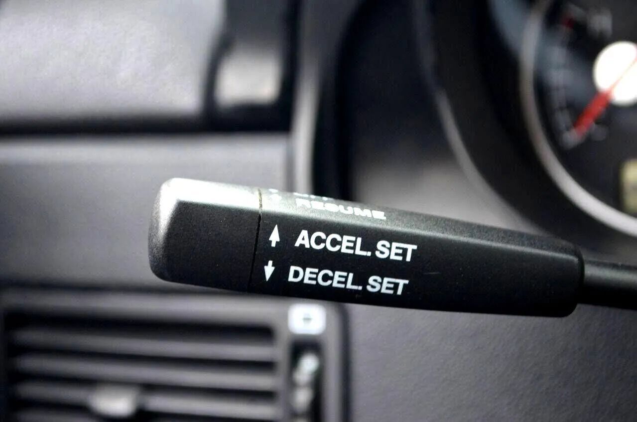 Used 2005 Chrysler Crossfire Limited RWD image 34