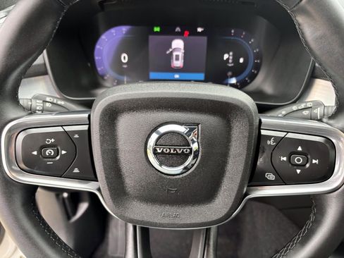 Used 2025 Volvo XC40 B5 Core image 16