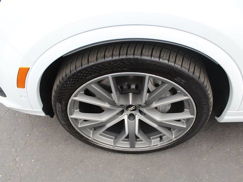 Used 2019 Audi Q7 3.0T Prestige w/ Prestige Package AWD/4WD image 11