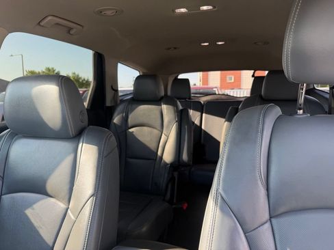 Used 2021 Buick Enclave Essence FWD image 24