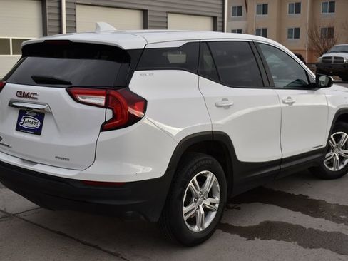 Used 2024 GMC Terrain SLE image 8