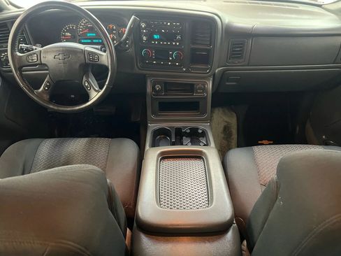 Used 2003 Chevrolet Avalanche 4x4 w/ Suspension Package, Off-Road image 14