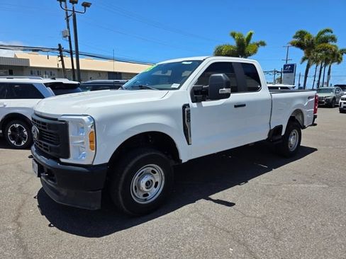 Used 2023 Ford F250 XL AWD/4WD image 3