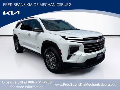 Used 2024 Chevrolet Traverse LT AWD/4WD image 1
