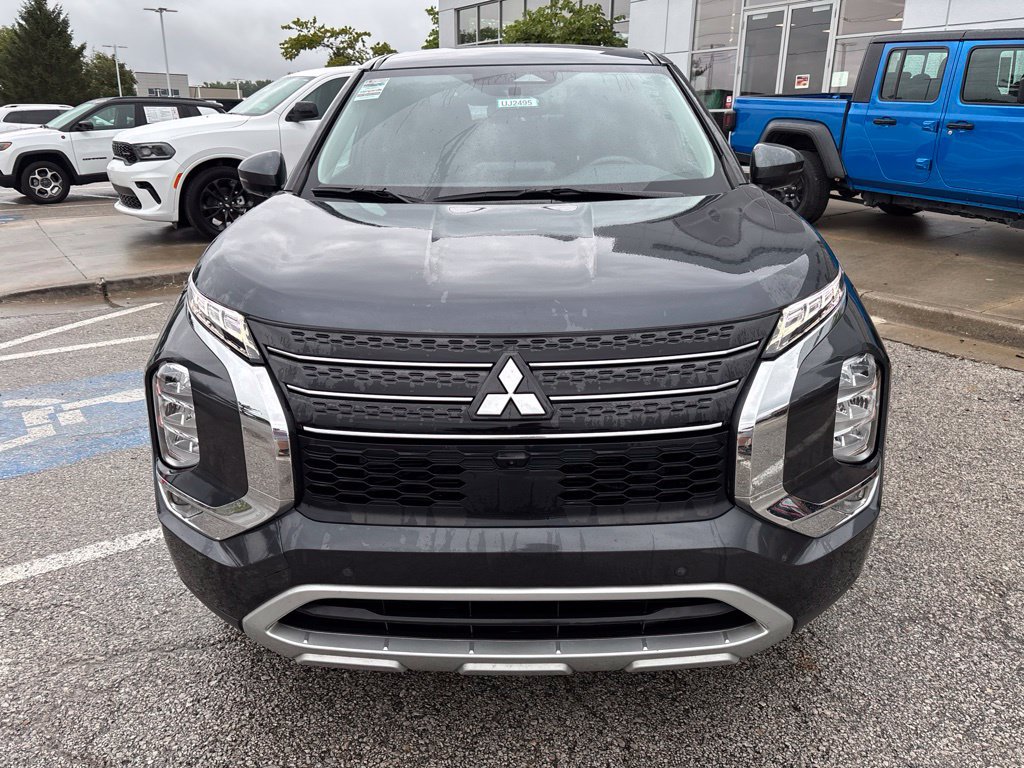 Used 2024 Mitsubishi Outlander SE FWD image 3