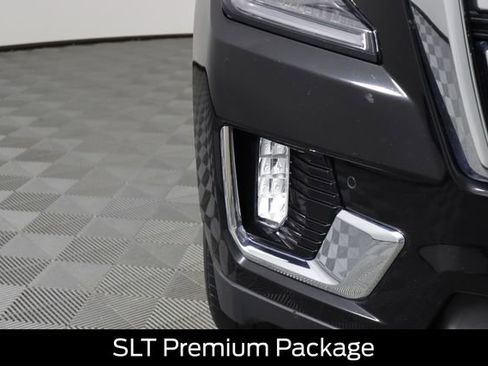 Used 2021 GMC Yukon XL SLT w/ SLT Premium Package image 14