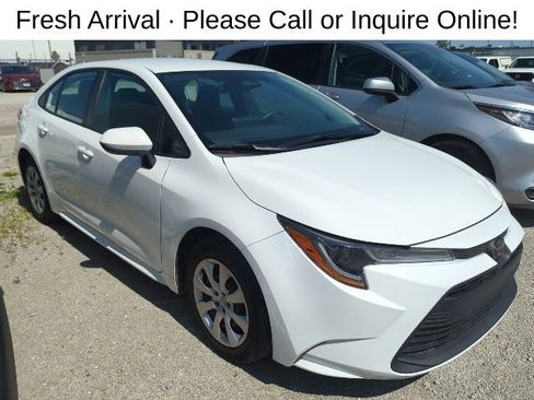 Used 2025 Toyota Corolla LE FWD image 1