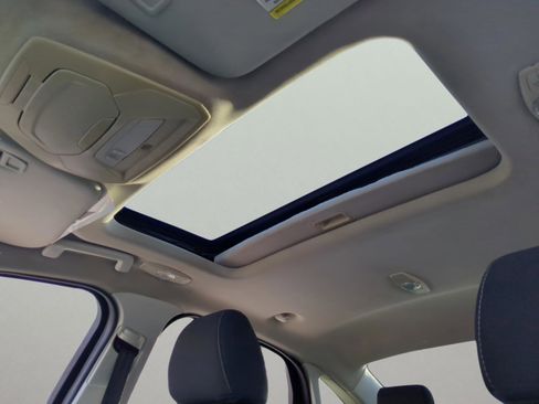 Used 2014 Ford Focus SE w/ SE Sport Package image 10