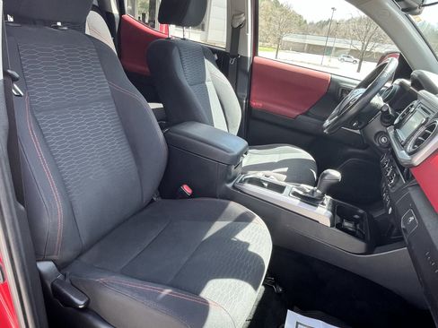 Used 2018 Toyota Tacoma SR5 image 19