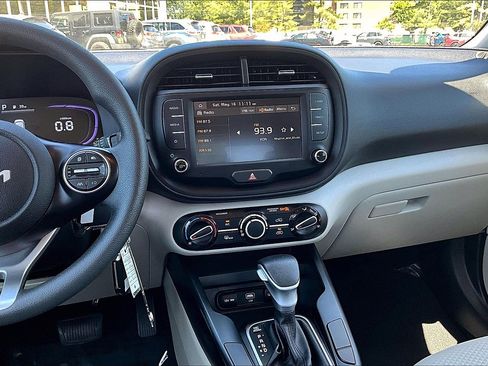 Used 2025 Kia Soul LX FWD image 6