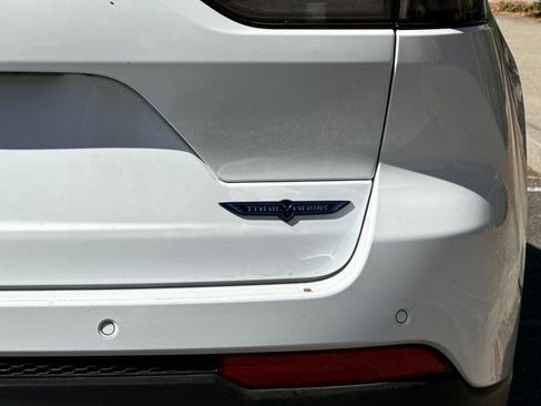 New 2023 Jeep Grand Cherokee Trailhawk w/ Advanced Protech Group II image 26