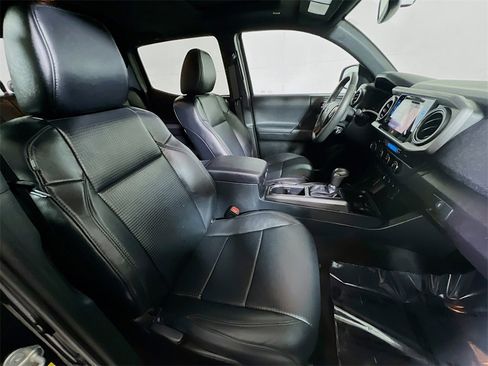 Certified 2019 Toyota Tacoma TRD Off-Road image 25
