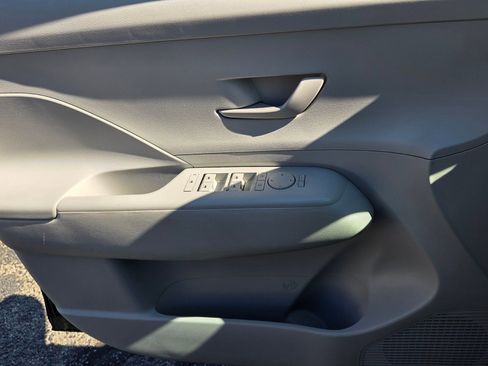 Used 2025 Hyundai Kona SE image 27