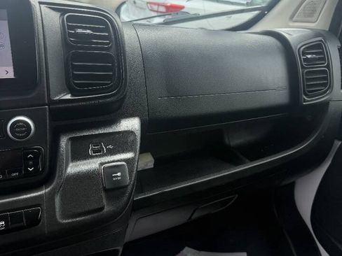 Used 2025 RAM ProMaster 2500 w/ Convenience Group FWD image 8