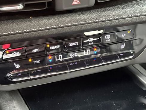 Used 2023 Buick Envision Essence FWD image 28