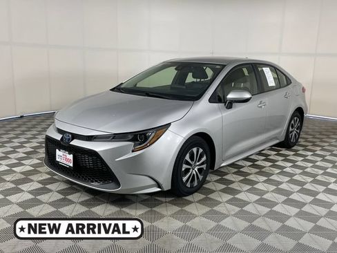 Used 2022 Toyota Corolla LE FWD image 1