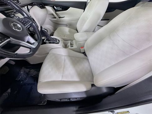 Certified 2022 Nissan Rogue Sport SV image 25