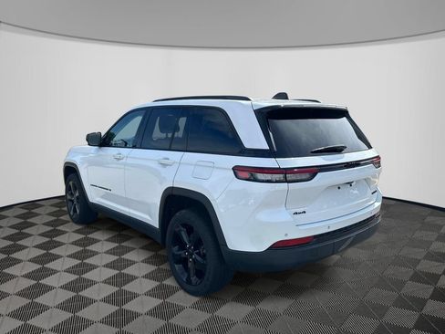 Certified 2023 Jeep Grand Cherokee Limited w/ Black Appearance Package AWD/4WD image 3