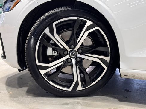 Used 2024 Volvo S60 B5 Core image 11