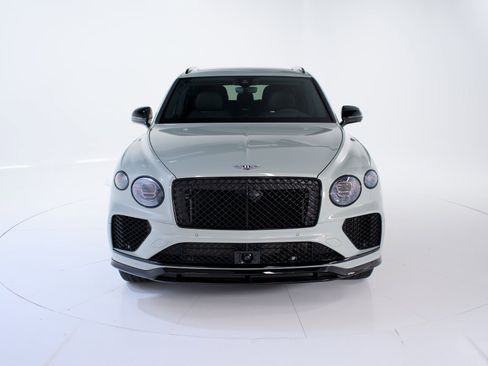 Certified 2025 Bentley Bentayga image 8